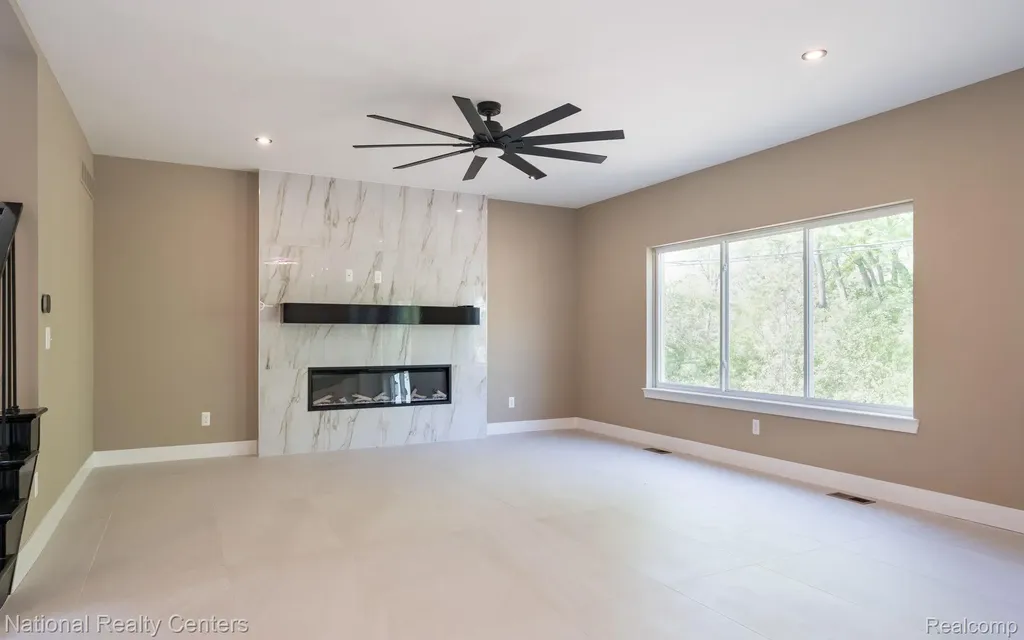 2828 S Livernois Road Rochester Hills City MI 48307