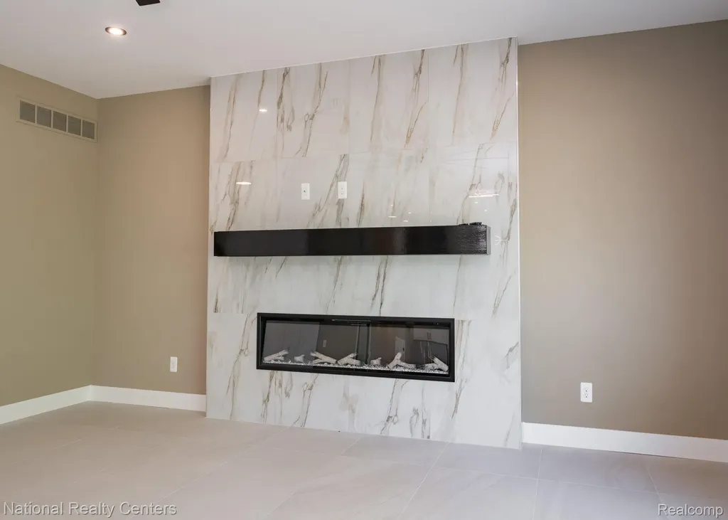 2828 S Livernois Road Rochester Hills City MI 48307