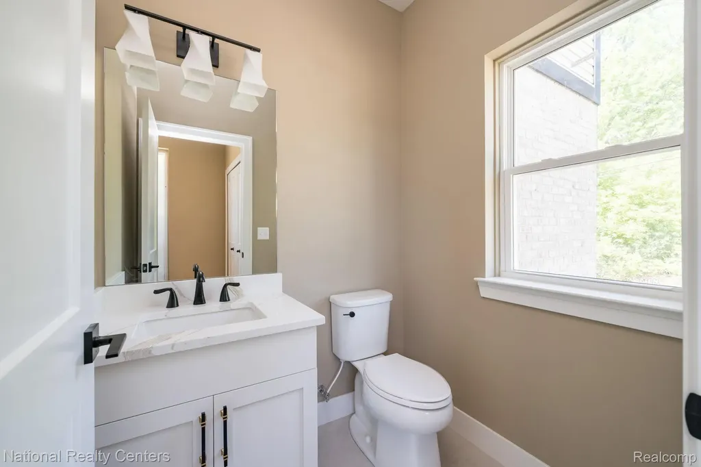 2828 S Livernois Road Rochester Hills City MI 48307