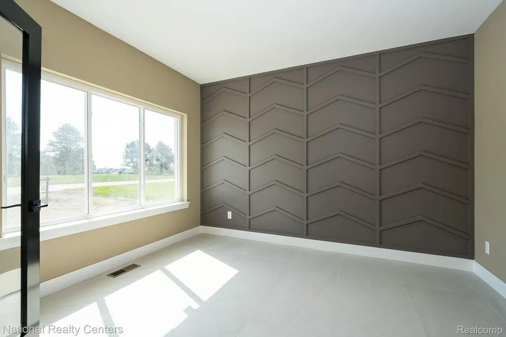 2828 S Livernois Road Rochester Hills City MI 48307