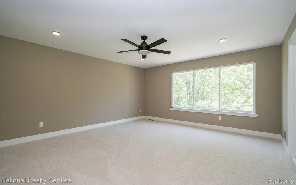 2828 S Livernois Road Rochester Hills City MI 48307