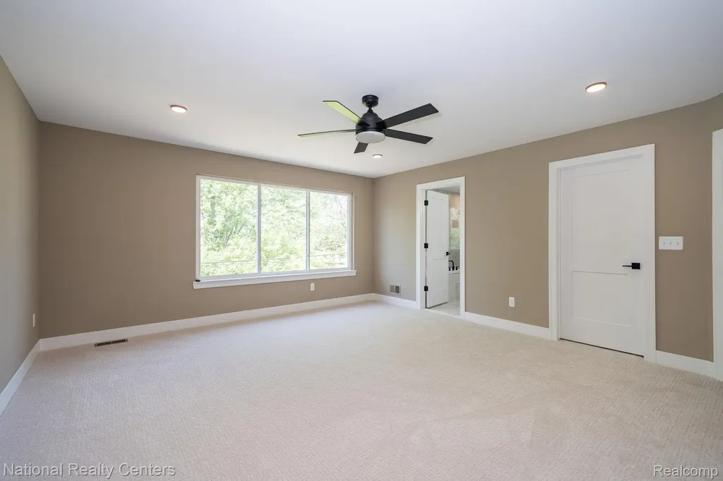 2828 S Livernois Road Rochester Hills City MI 48307