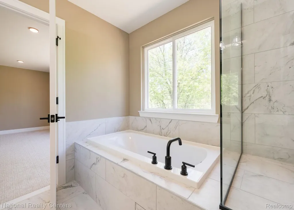 2828 S Livernois Road Rochester Hills City MI 48307