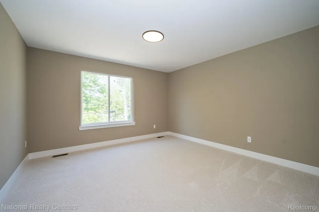 2828 S Livernois Road Rochester Hills City MI 48307