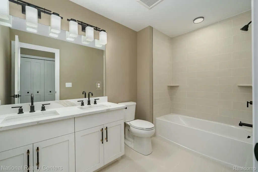 2828 S Livernois Road Rochester Hills City MI 48307