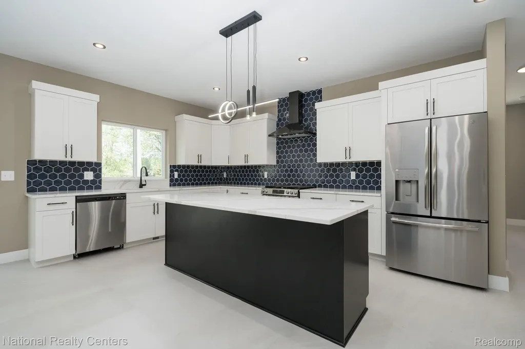 2828 S Livernois Road Rochester Hills City MI 48307