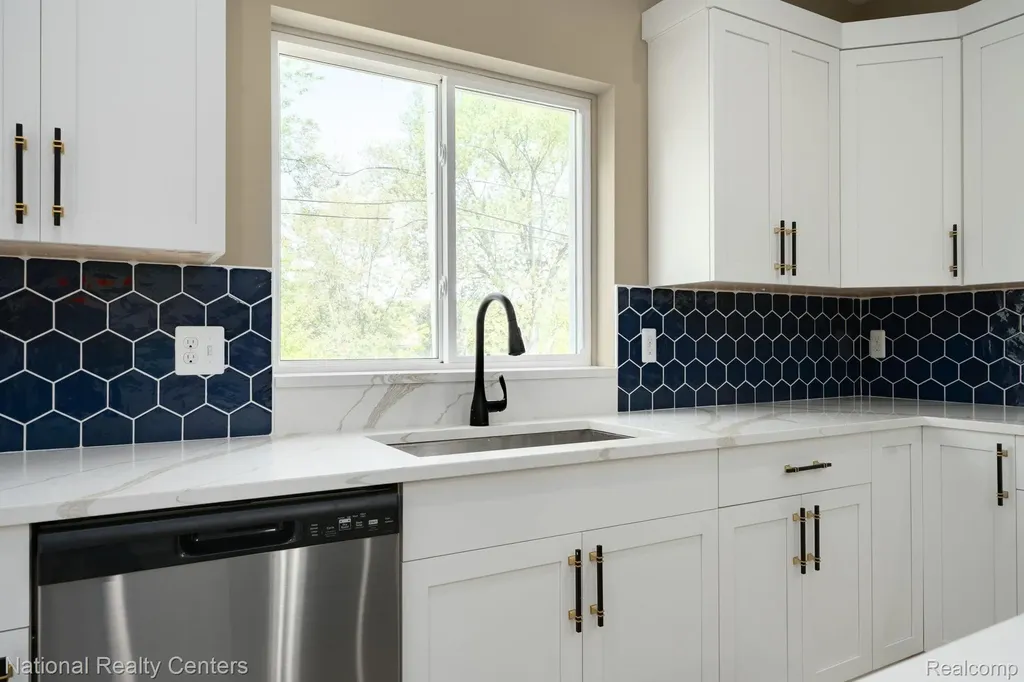 2828 S Livernois Road Rochester Hills City MI 48307