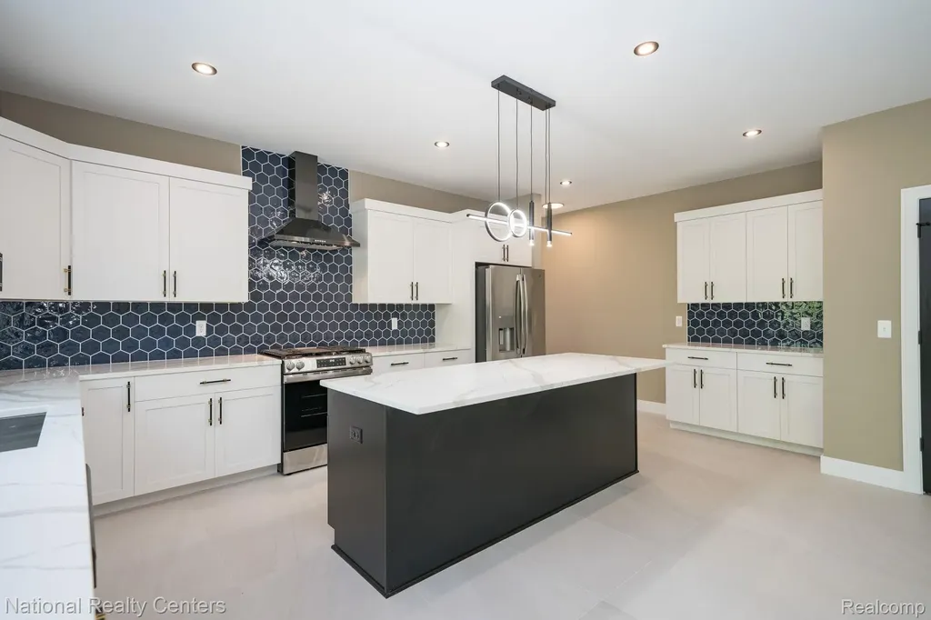 2828 S Livernois Road Rochester Hills City MI 48307