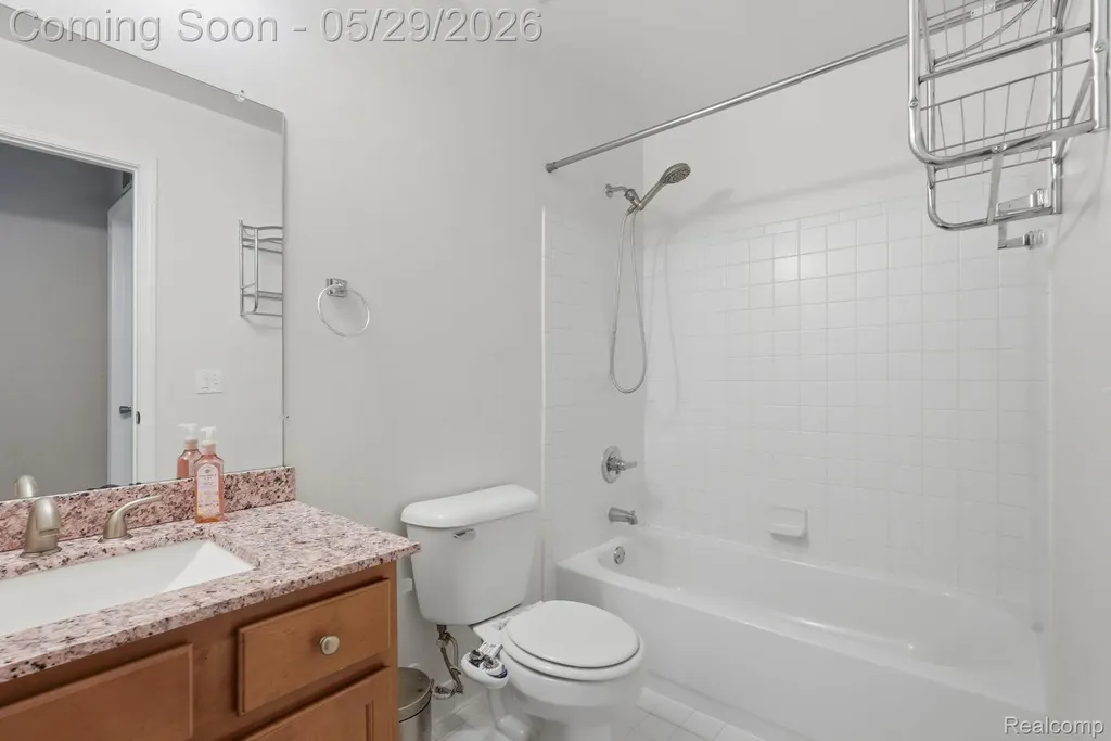 2287 Leighton Drive Shelby Charter Township MI 48317