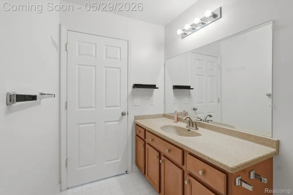 2287 Leighton Drive Shelby Charter Township MI 48317