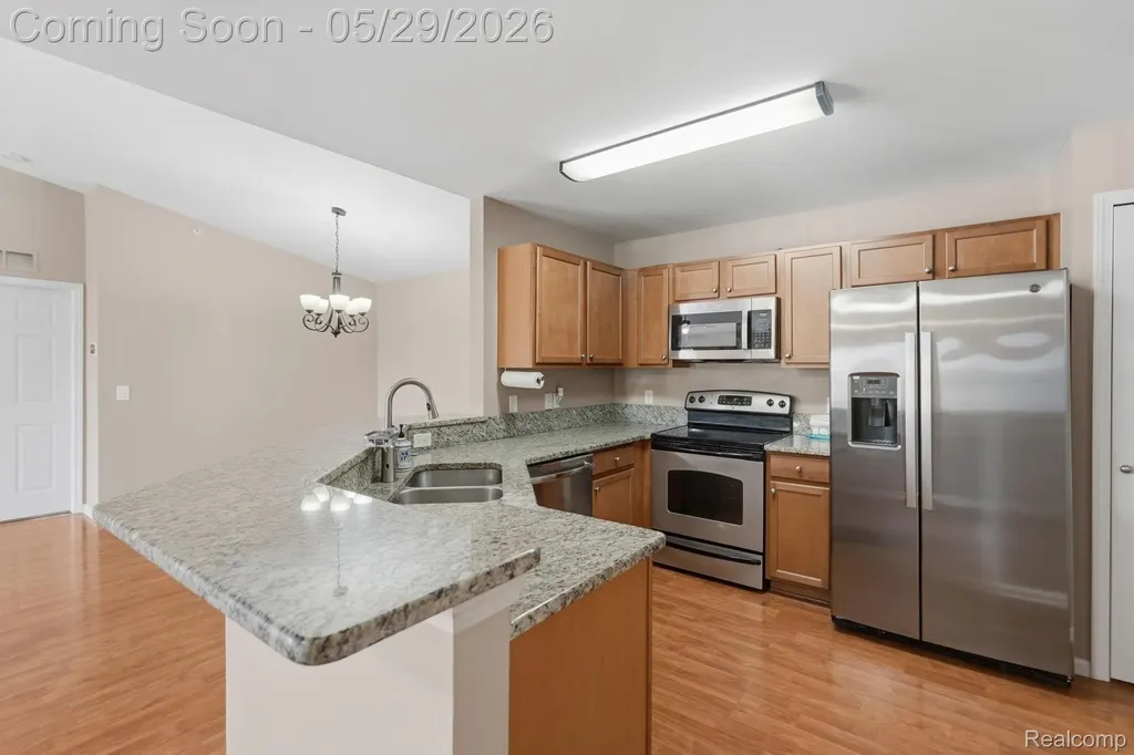 2287 Leighton Drive Shelby Charter Township MI 48317