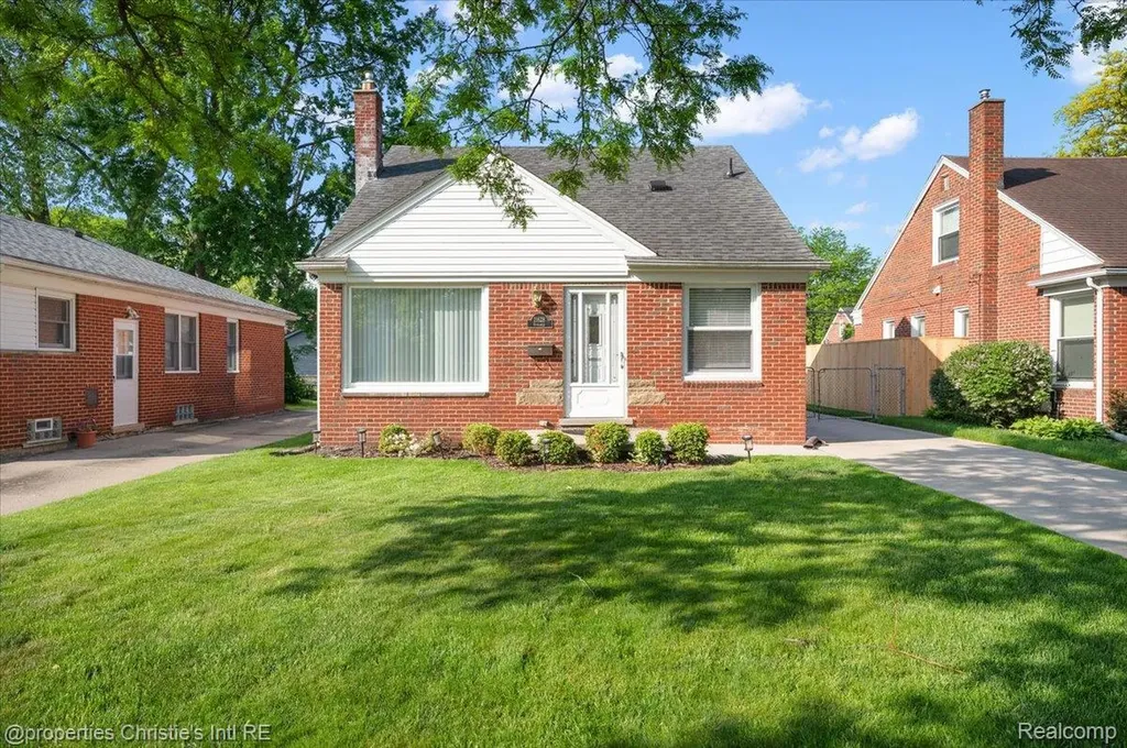 21628 Newcastle Road Harper Woods City MI 48225