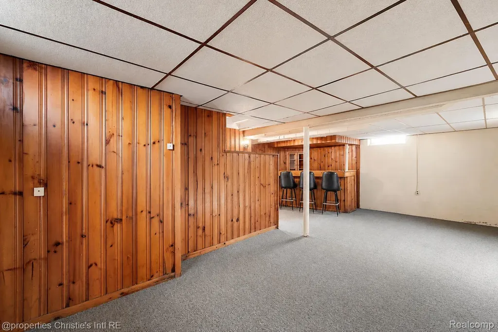 21628 Newcastle Road Harper Woods City MI 48225