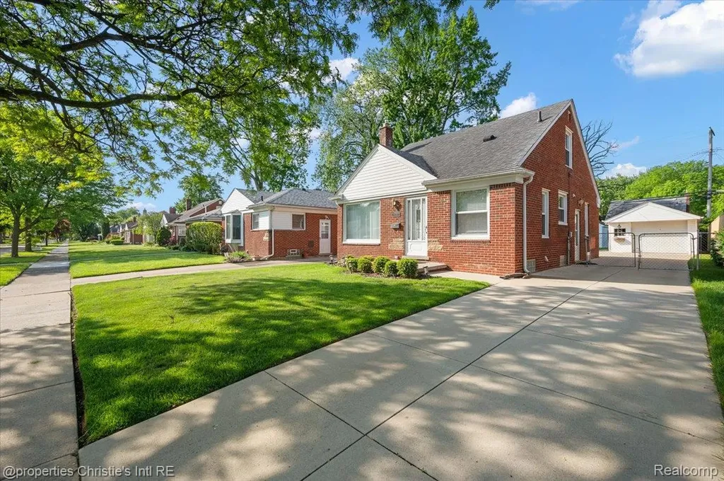 21628 Newcastle Road Harper Woods City MI 48225