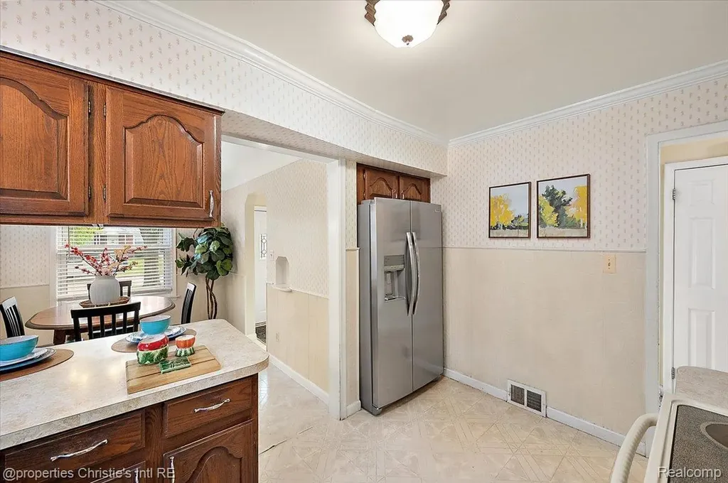 21628 Newcastle Road Harper Woods City MI 48225