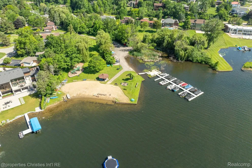 4768 Wendrick Drive West Bloomfield Charter Township MI 48323