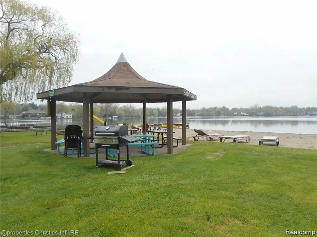 4768 Wendrick Drive West Bloomfield Charter Township MI 48323