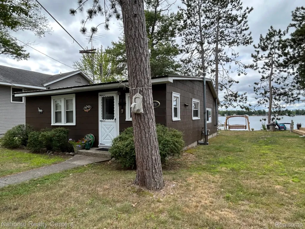 4951 Kokosing Road Plainfield Township MI 48739