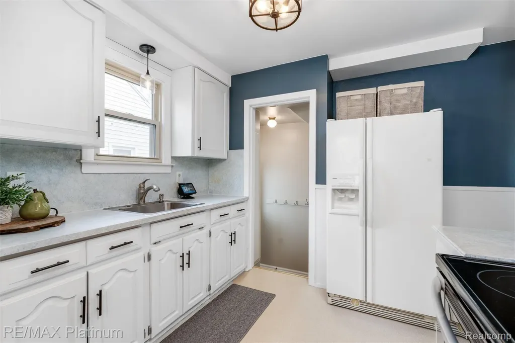 2194 Tyler Avenue Berkley City MI 48072