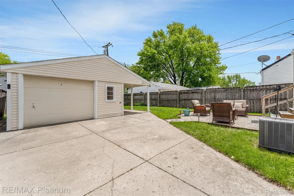 2194 Tyler Avenue Berkley City MI 48072