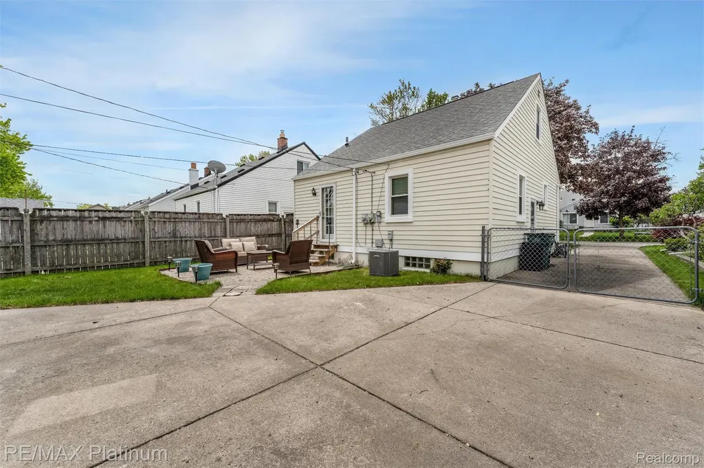 2194 Tyler Avenue Berkley City MI 48072