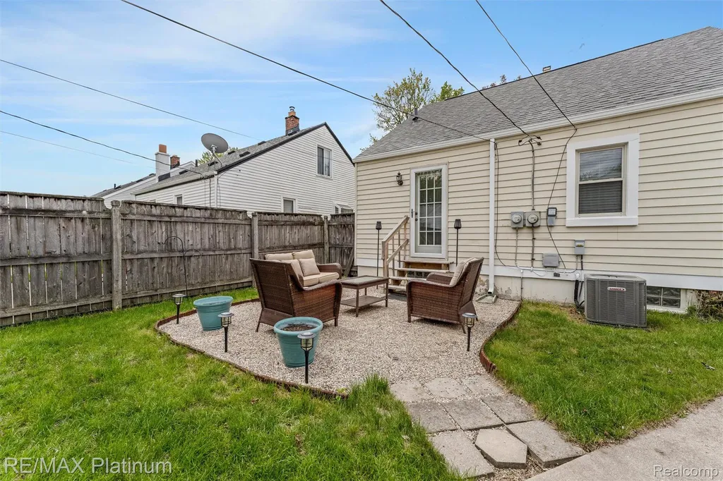 2194 Tyler Avenue Berkley City MI 48072