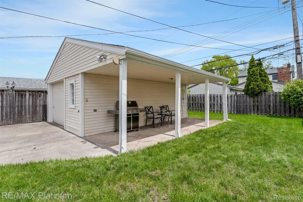 2194 Tyler Avenue Berkley City MI 48072