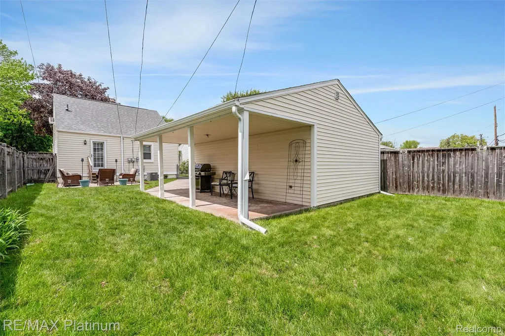 2194 Tyler Avenue Berkley City MI 48072
