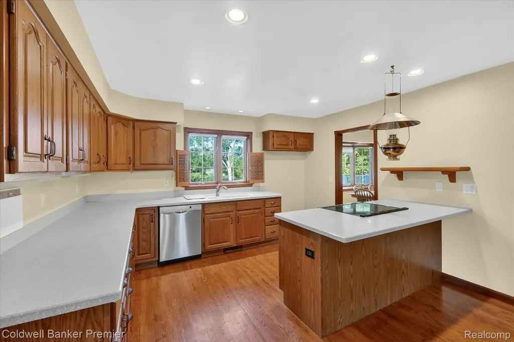 10301 Horseshoe Circle Independence Charter Township MI 48348