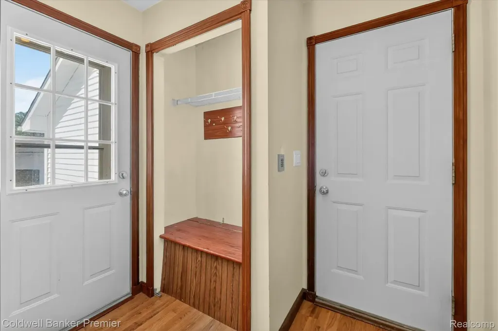 10301 Horseshoe Circle Independence Charter Township MI 48348