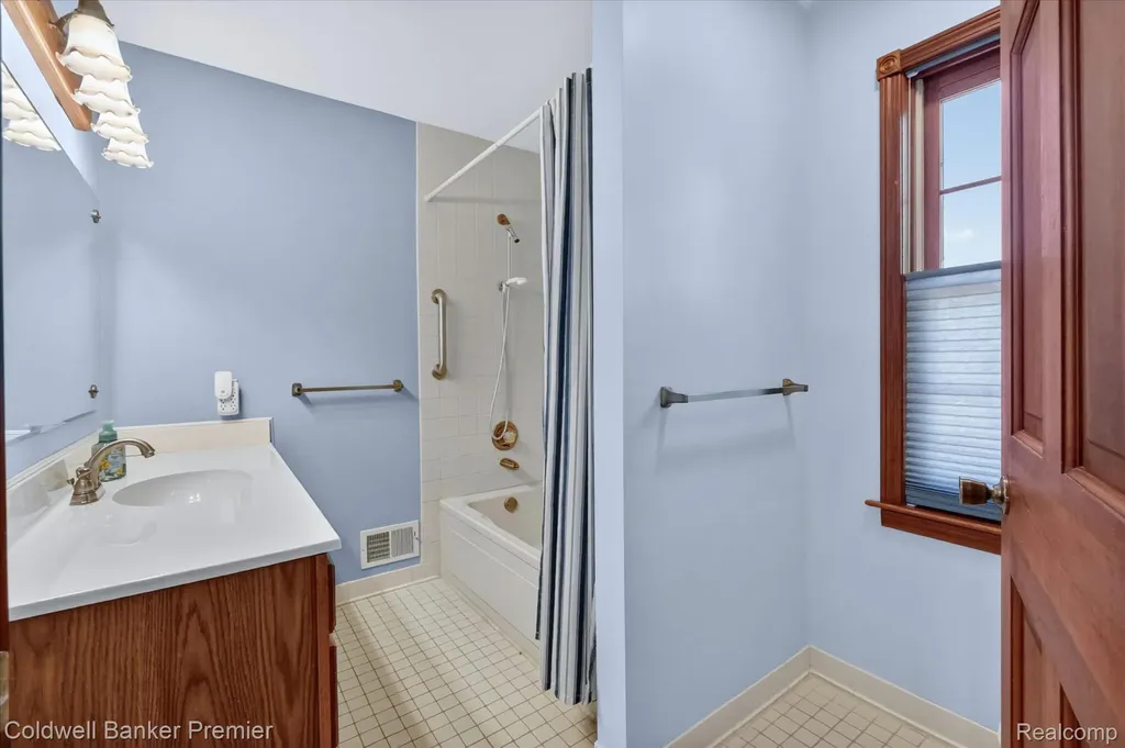 10301 Horseshoe Circle Independence Charter Township MI 48348