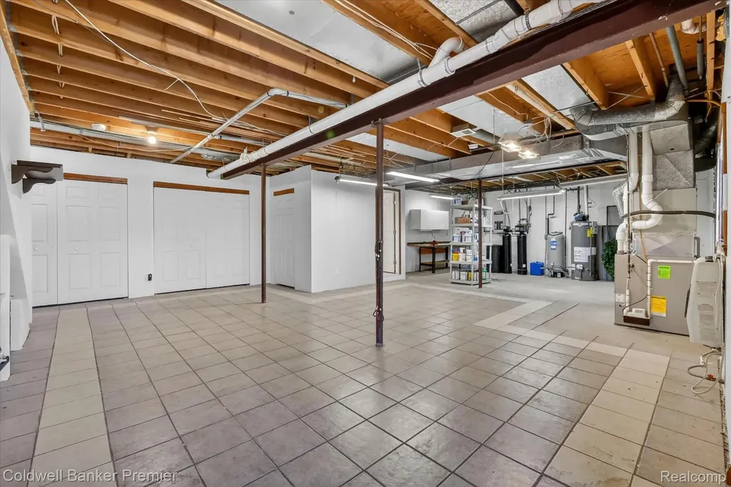 10301 Horseshoe Circle Independence Charter Township MI 48348