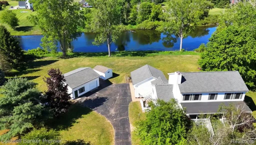 10301 Horseshoe Circle Independence Charter Township MI 48348