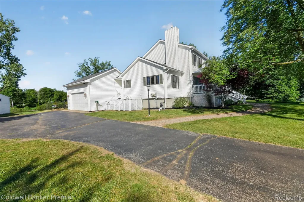 10301 Horseshoe Circle Independence Charter Township MI 48348