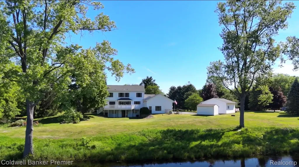 10301 Horseshoe Circle Independence Charter Township MI 48348