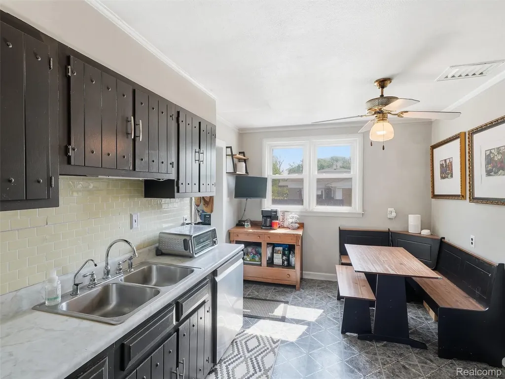 2733 Lovington Drive Troy City MI 48083