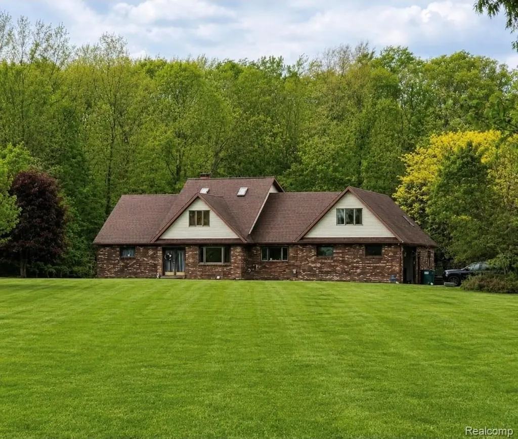1967 Copas Road Caledonia Charter Township MI 48867