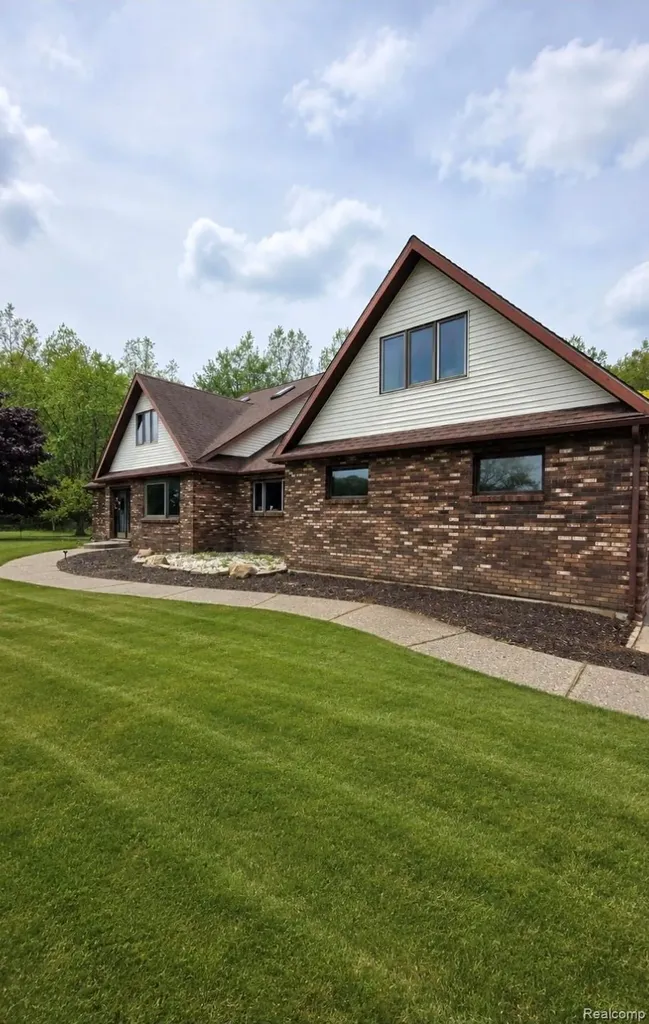 1967 Copas Road Caledonia Charter Township MI 48867