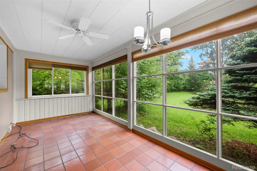 404 Lexington Boulevard Royal Oak City MI 48073