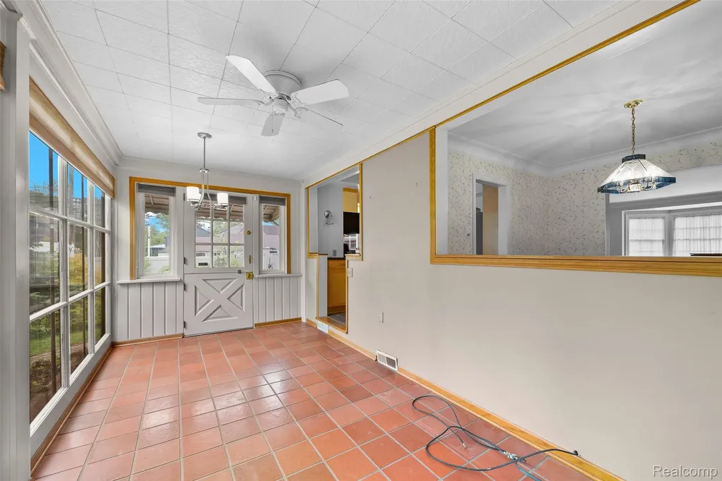 404 Lexington Boulevard Royal Oak City MI 48073