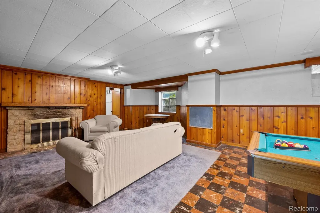 404 Lexington Boulevard Royal Oak City MI 48073