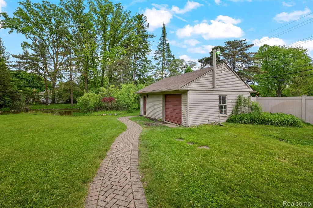 404 Lexington Boulevard Royal Oak City MI 48073