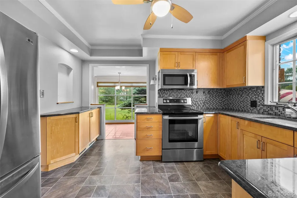 404 Lexington Boulevard Royal Oak City MI 48073