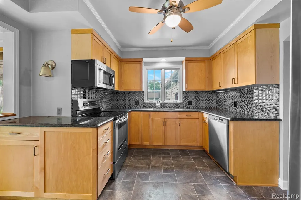 404 Lexington Boulevard Royal Oak City MI 48073