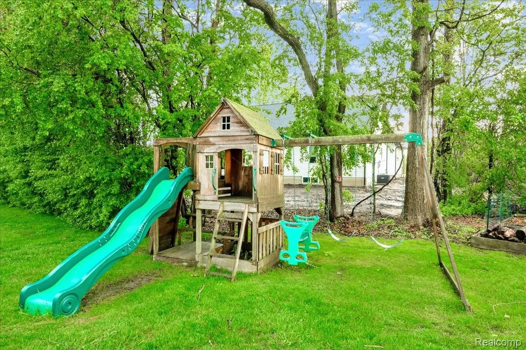 2376 Joseph Tamron Drive W St. Clair Township MI 48079