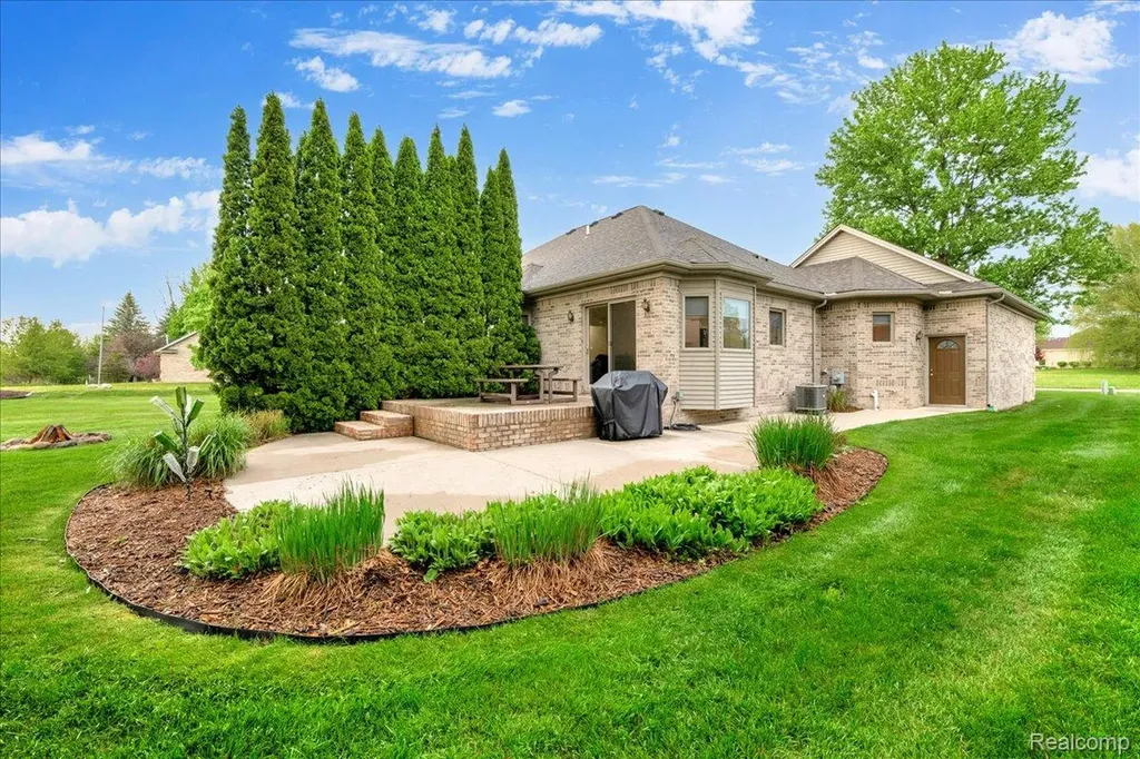 2376 Joseph Tamron Drive W St. Clair Township MI 48079