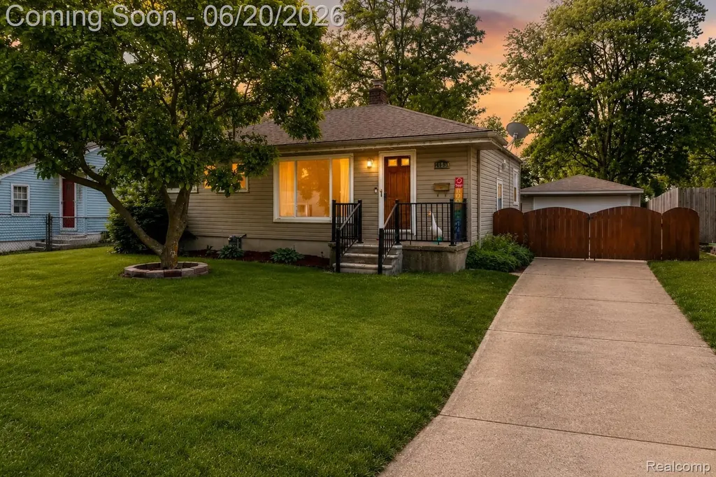31539 Glen Street Westland City MI 48186
