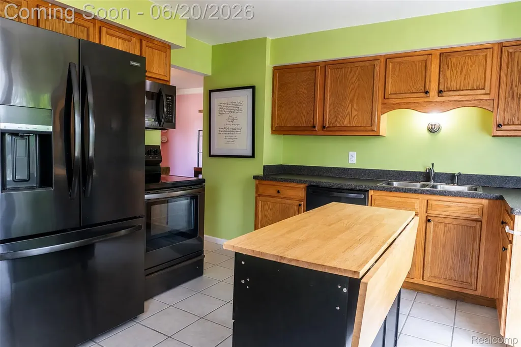 31539 Glen Street Westland City MI 48186