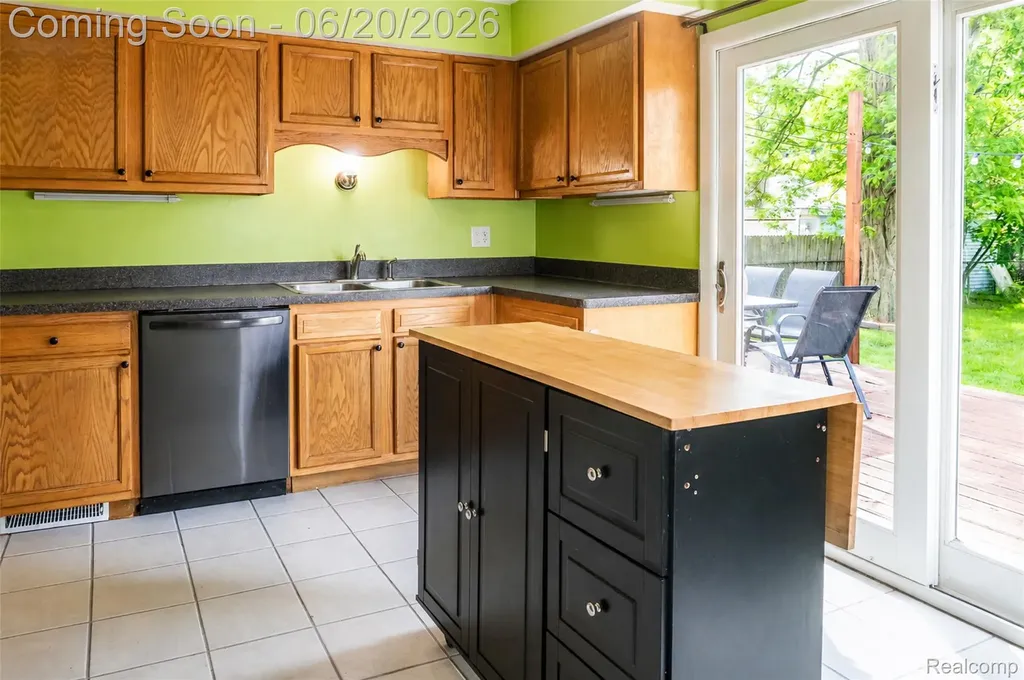 31539 Glen Street Westland City MI 48186