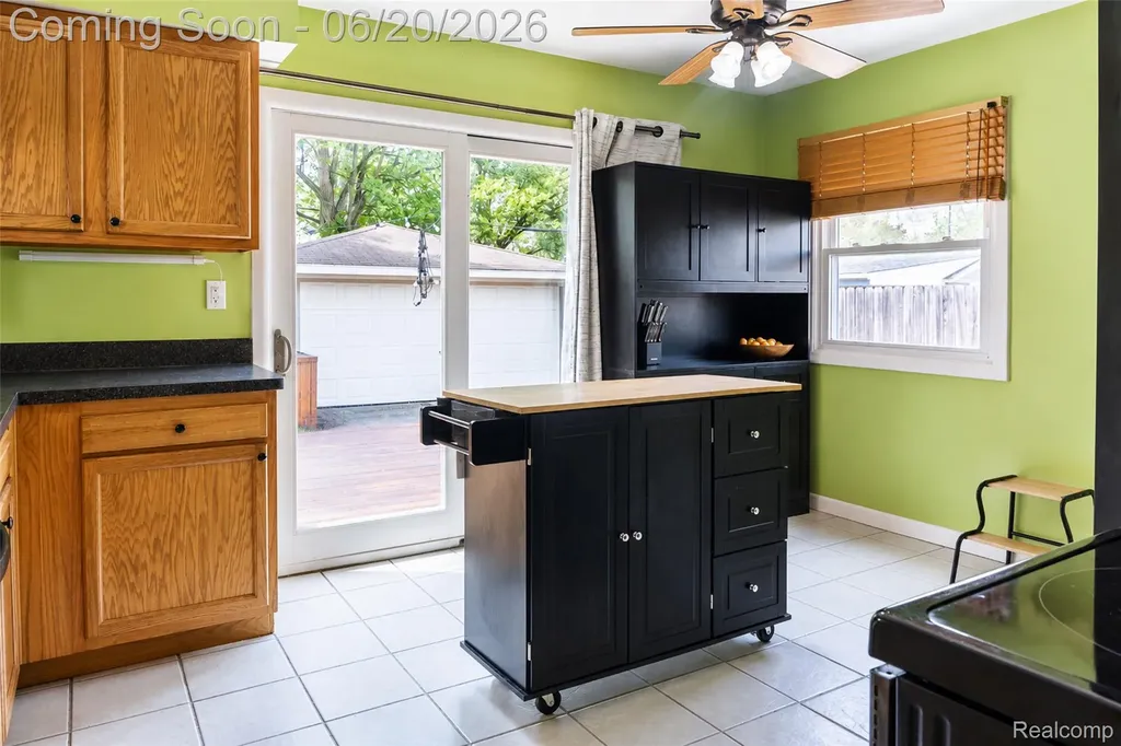 31539 Glen Street Westland City MI 48186